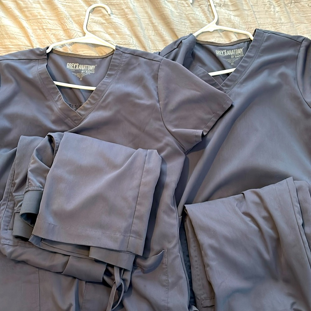 Greys Anatomy scrubs, grey size Med. 2 pairs. Brand new 🩺